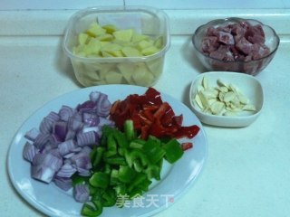 咖喱牛肉浇饭的做法步骤：2