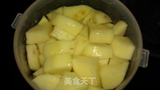 土豆焖鸡的做法步骤：3