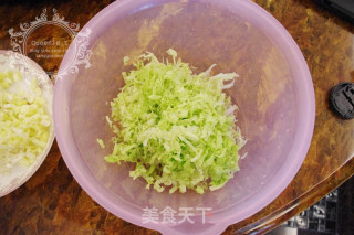 韭黄白菜猪肉饺的做法步骤：2