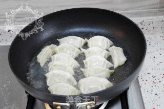 韭黄白菜猪肉饺的做法步骤：6