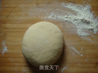 手擀面的做法步骤：1