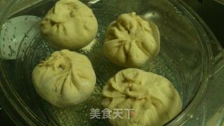 蒸包子的做法步骤：1