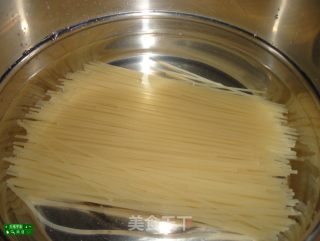 风味独特的桂林米粉的做法步骤：2