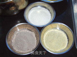 巧克力白芝麻蛋糕——电饭锅做的做法步骤：2