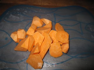 甜糯红薯粥的做法步骤：1