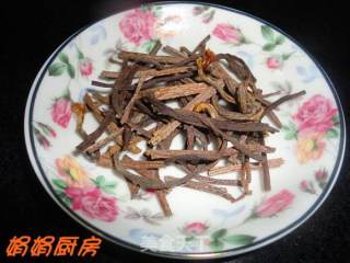 家乡的味道------干蕨菜炖肉的做法步骤：1