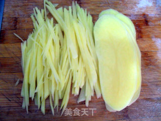 花样土豆——香辣炒脆土豆丝的做法步骤：2
