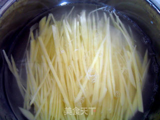 花样土豆——香辣炒脆土豆丝的做法步骤：3