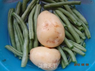 排骨芸豆炖土豆的做法步骤：2