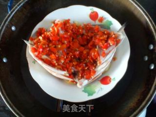 剁椒鱼头的做法步骤：4