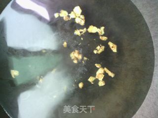 偏爱苦瓜的味道——玉米苦瓜绿豆脊骨汤的做法步骤：3