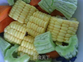 偏爱苦瓜的味道——玉米苦瓜绿豆脊骨汤的做法步骤：9