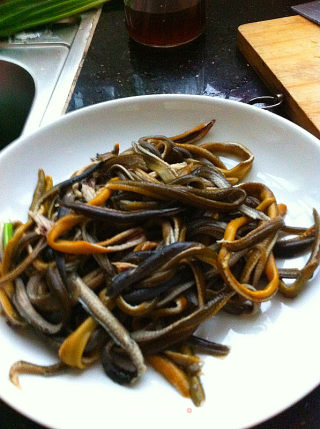 韭菜豆芽爆鳝丝的做法步骤：1