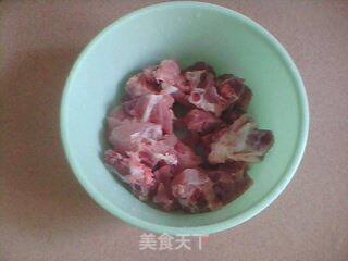 粉蒸排骨的做法步骤：1