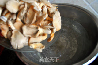妈妈的味道——炸鲜蘑的做法步骤：2