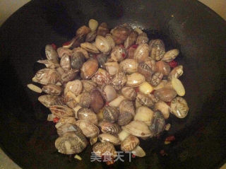 爆炒花蛤的做法步骤：3