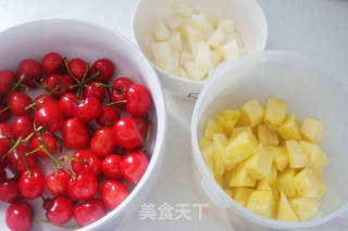 醪糟的吃法(1)——美白醪糟水果甜汤的做法步骤：1
