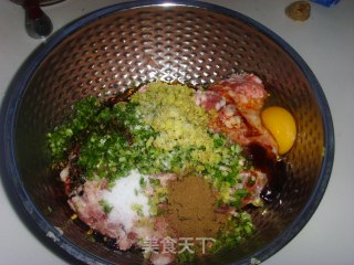 纯肉馅蒸包~嗷嗷香！的做法步骤：2