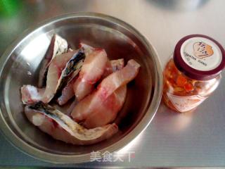 剁椒鱼腩的做法步骤：1