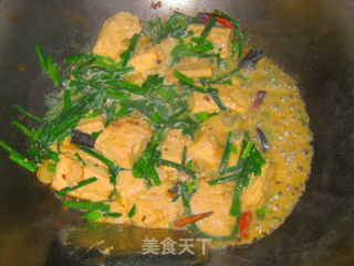 韭菜花闷臭豆腐的做法步骤：7