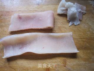 肉皮冻的做法步骤：1