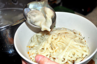 虾仁三鲜馄饨&馄饨面的做法步骤：17