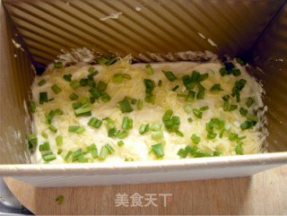 美味蛋糕的华丽变身——葱香芝士咸味蛋糕的做法步骤：12
