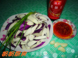 酱香红烧茄子的做法步骤：1