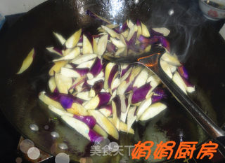 酱香红烧茄子的做法步骤：2