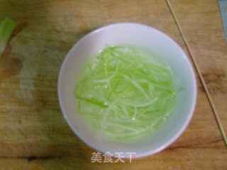 辣腐乳蒸海鲈鱼的做法步骤：3
