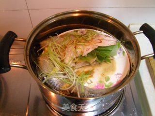 辣腐乳蒸海鲈鱼的做法步骤：4