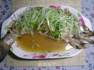 辣腐乳蒸海鲈鱼的做法步骤：5