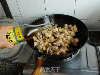 茶树菇炒仔鸡的做法步骤：10