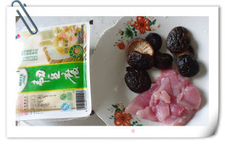 香菇豆腐片的做法步骤：1