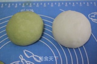抹茶蜜豆双色土司的做法步骤：2