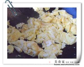 蕃茄黄瓜炒鸡蛋的做法步骤：4