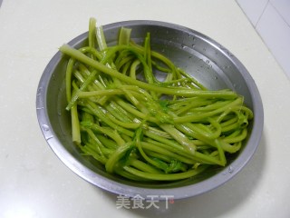 香香的芹菜馅水煎包的做法步骤：4