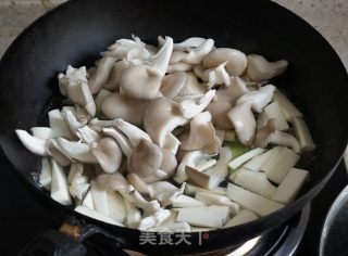 干锅牛蛙的做法步骤：2