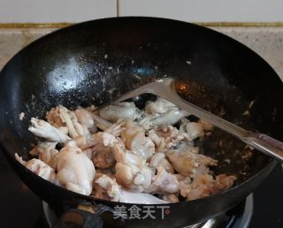 干锅牛蛙的做法步骤：5