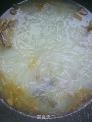 偏爱米粉——榨菜肉丝米粉汤的做法步骤：8