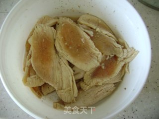 香酥嫩炸鸡片--附送鸡胸的处理方法的做法步骤：5