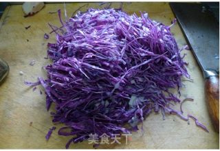 简单美味—爆炒紫甘蓝的做法步骤：1