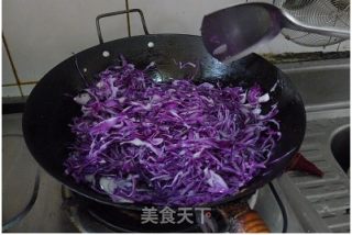 简单美味—爆炒紫甘蓝的做法步骤：4