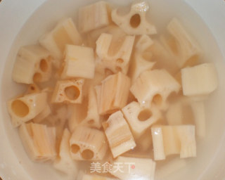 排骨莲藕汤的做法步骤：2