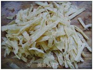 肉丝炒饼的做法步骤：1