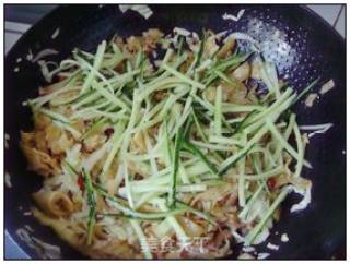 肉丝炒饼的做法步骤：12