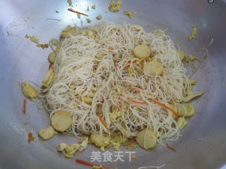 简单易做【咖喱炒米粉】的做法步骤：6