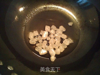 砂锅红烧肉炖土豆的做法步骤：2