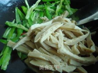 面筋炒肉丝的做法步骤：8