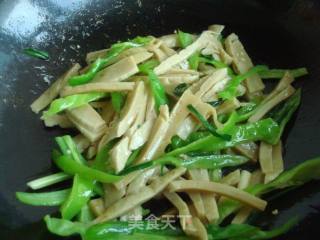 面筋炒肉丝的做法步骤：9